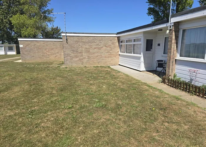 115 Modern South Facing Chalet On Sunbeach In Scratby Near Great Yarmouth
